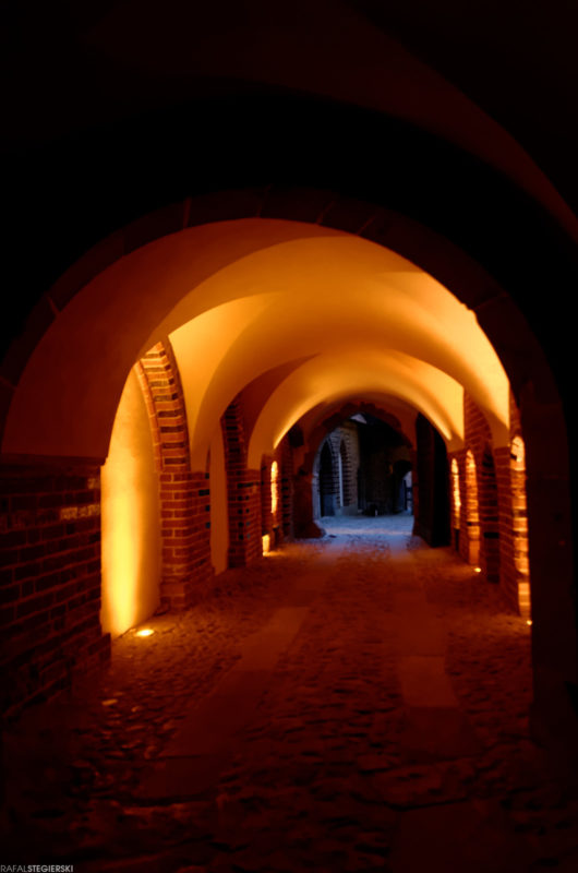 Zamek w Malborku nocą