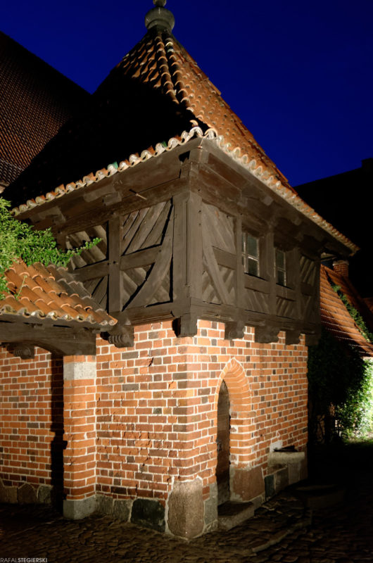 Zamek w Malborku nocą