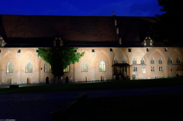 Zamek w Malborku nocą