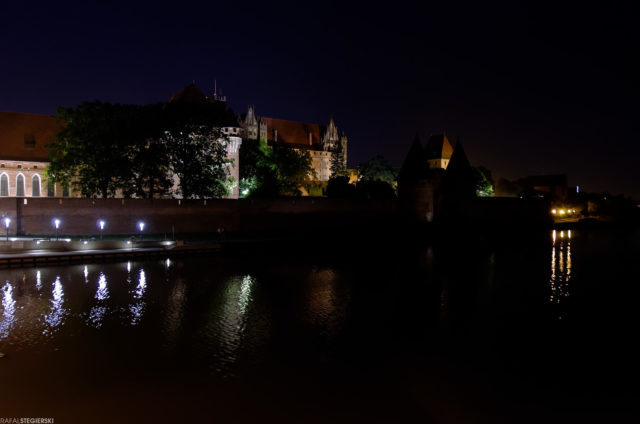 Zamek w Malborku nocą